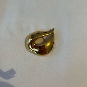 Simple gold brooch